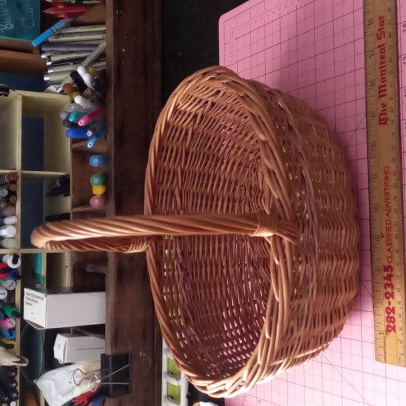 Vintage woven basket with handle - Picture 8 of 8